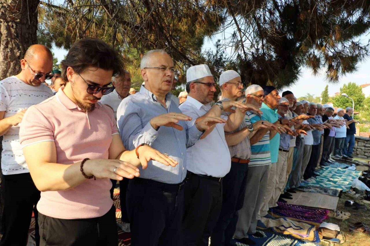 Yangınların devam ettiği Karabük’te yağmur duası yapıldı