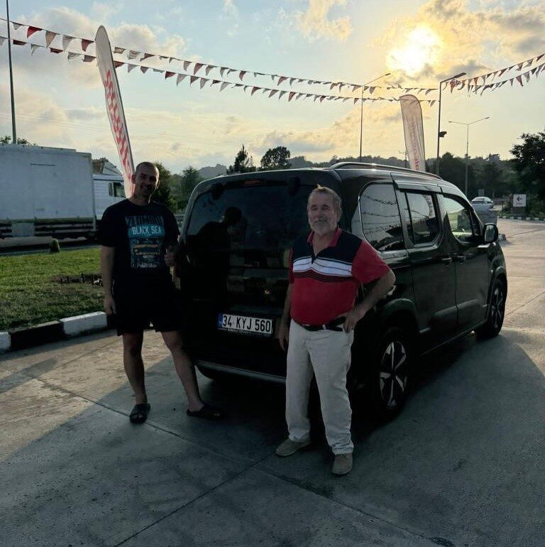 Yolda kalan Zlombol üyesinin imdadına Giresunlu koştu