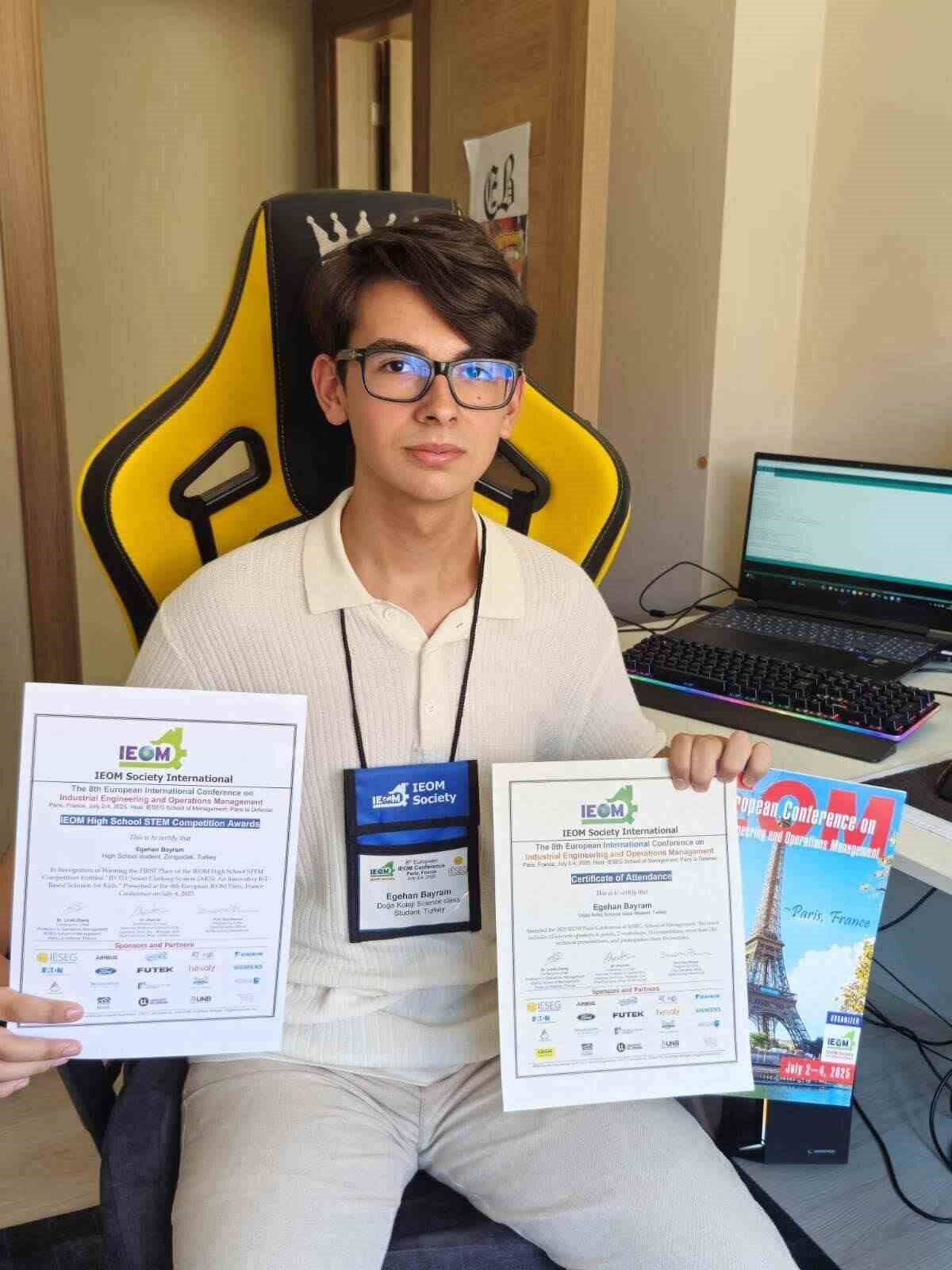 16 yaşındaki Egehan, Yapay Zeka Destekli Giyilebilir Bebek Kıyafeti ile dünya birincisi oldu