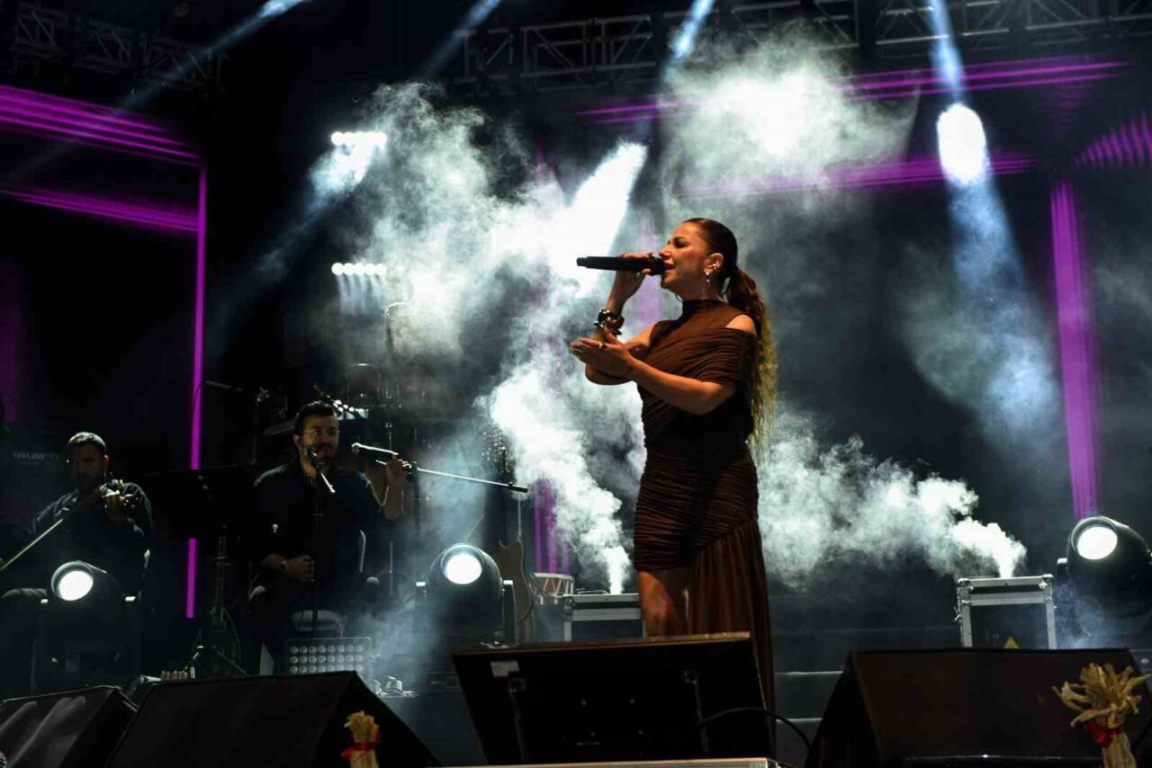 35. Uluslararası Kültür ve Sarımsak Festivali’nde Merve Özbey ve Hasan Yılmaz rüzgarı esti