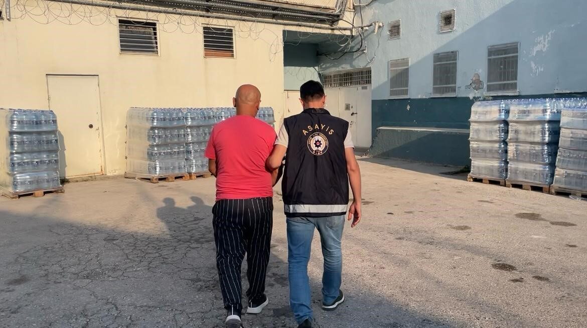 37 yıl hapis cezasıyla aranan firari hükümlüyü polis ekipleri yakaladı