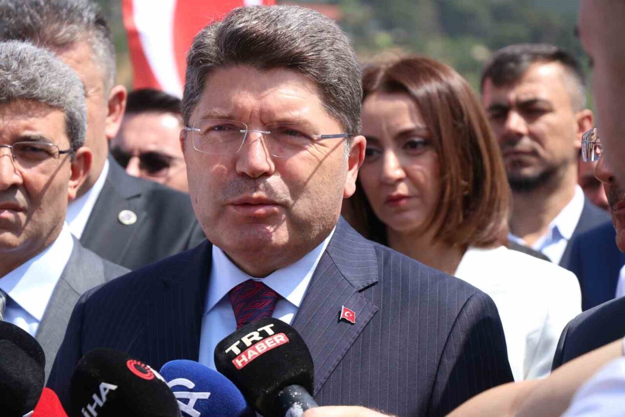 Adalet Bakanı Tunç, Özgür Özel’e "Belgeleri niye bekletiyorsun elinde? Varsa belgeleri"