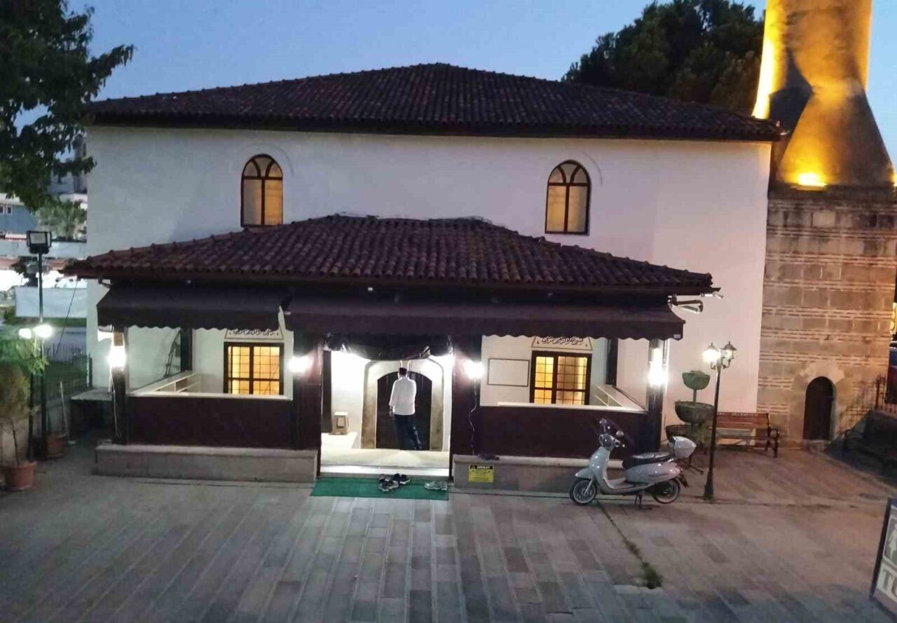 Bafra’da camiden hasır çalındı