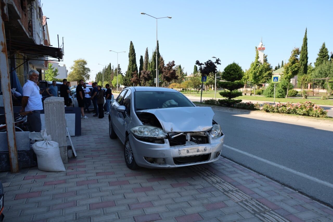Bafra’da zincirleme trafik kazası: 4 araç birbirine girdi