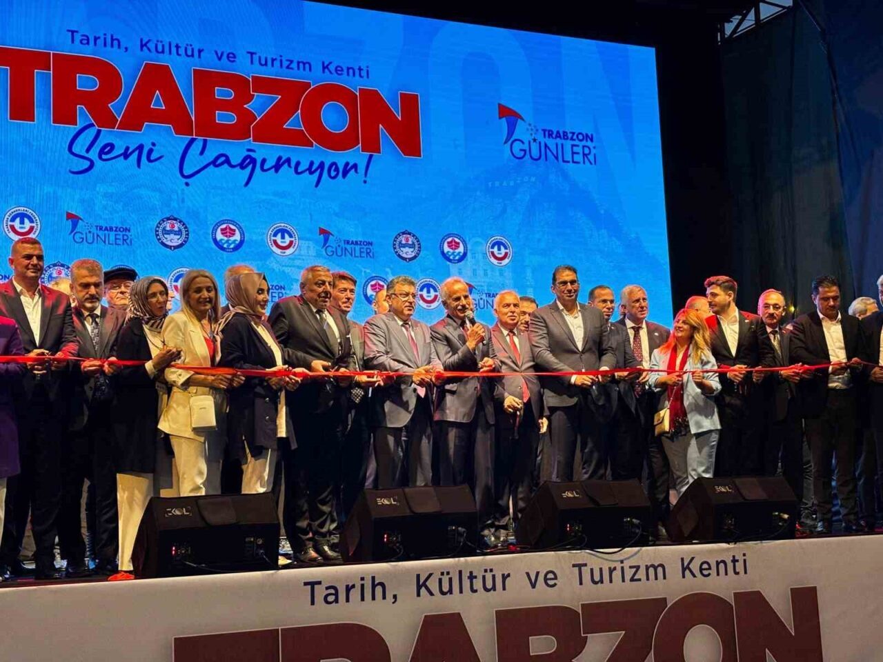 Bakan Uraloğlu: "Trabzon’da yıllık 10 milyon yolcu kapasiteli yeni bir havalimanı inşa edeceğiz"
