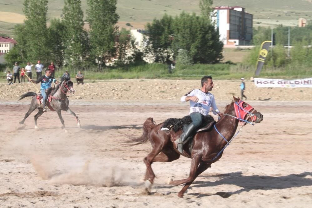 Bayburt’ta ’Atlı Cirit İl Birinciliği Müsabakaları’ bugün başlıyor
