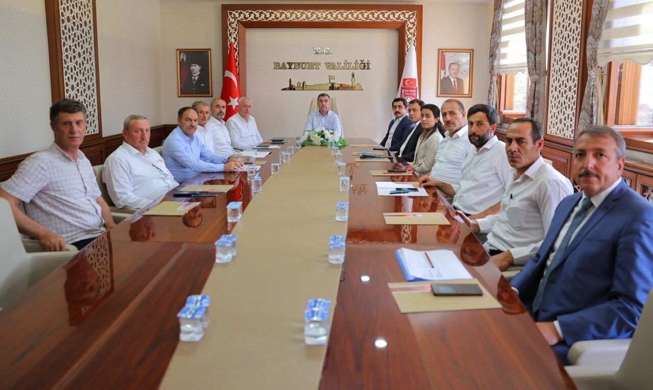 Bayburt’ta öğrenci yurtlarının durumları toplantıda değerlendirildi