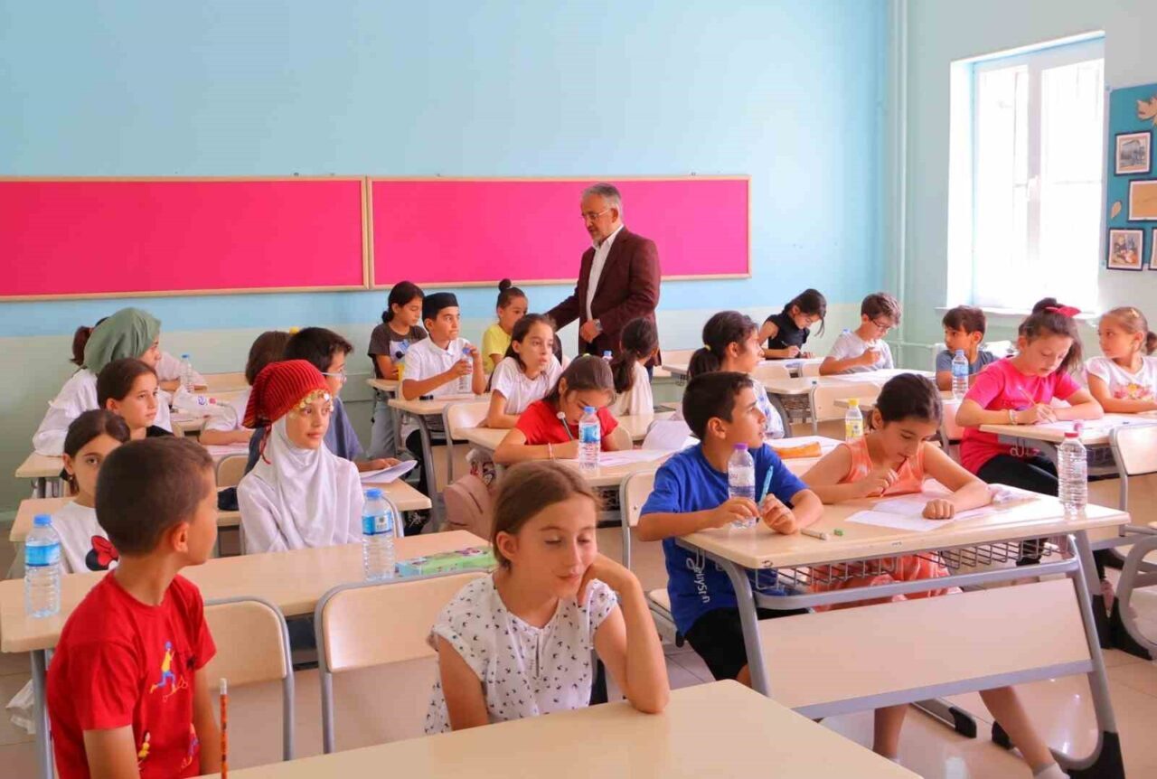 Bayburt’ta yaz Kur’an kursu öğrencileri bilgide yarıştı