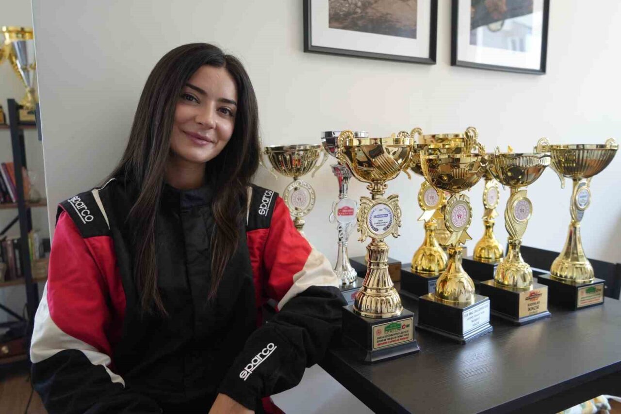 Bir elinde hayat bir elinde direksiyon: Hem hemşire hem ralli pilotu