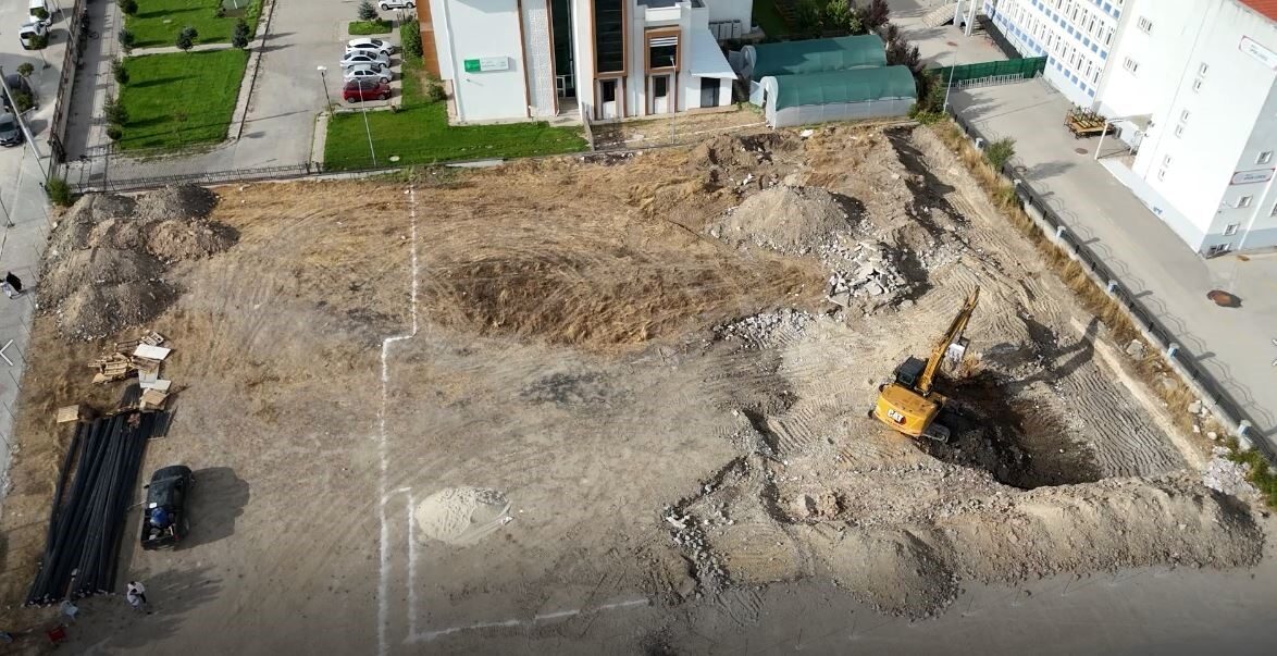 Bolu’da 200 kişilik spor salonu için ilk kazma vuruldu