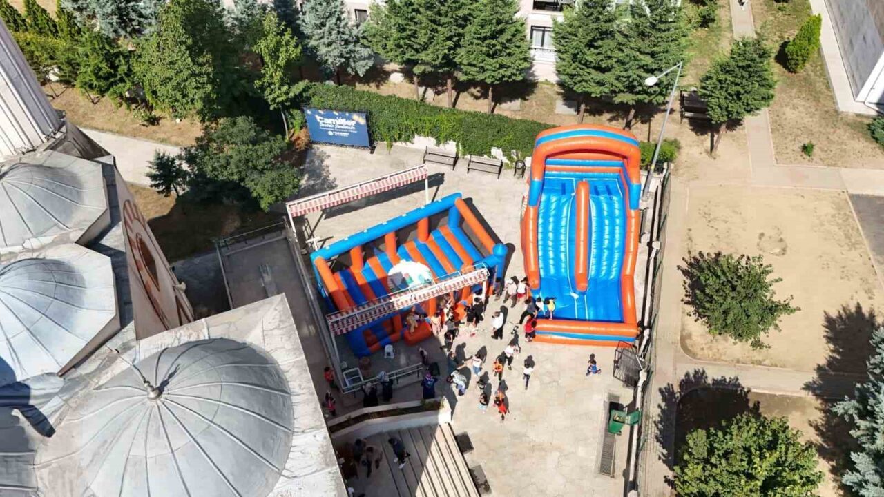 Camiler çocuk sesleriyle şenleniyor