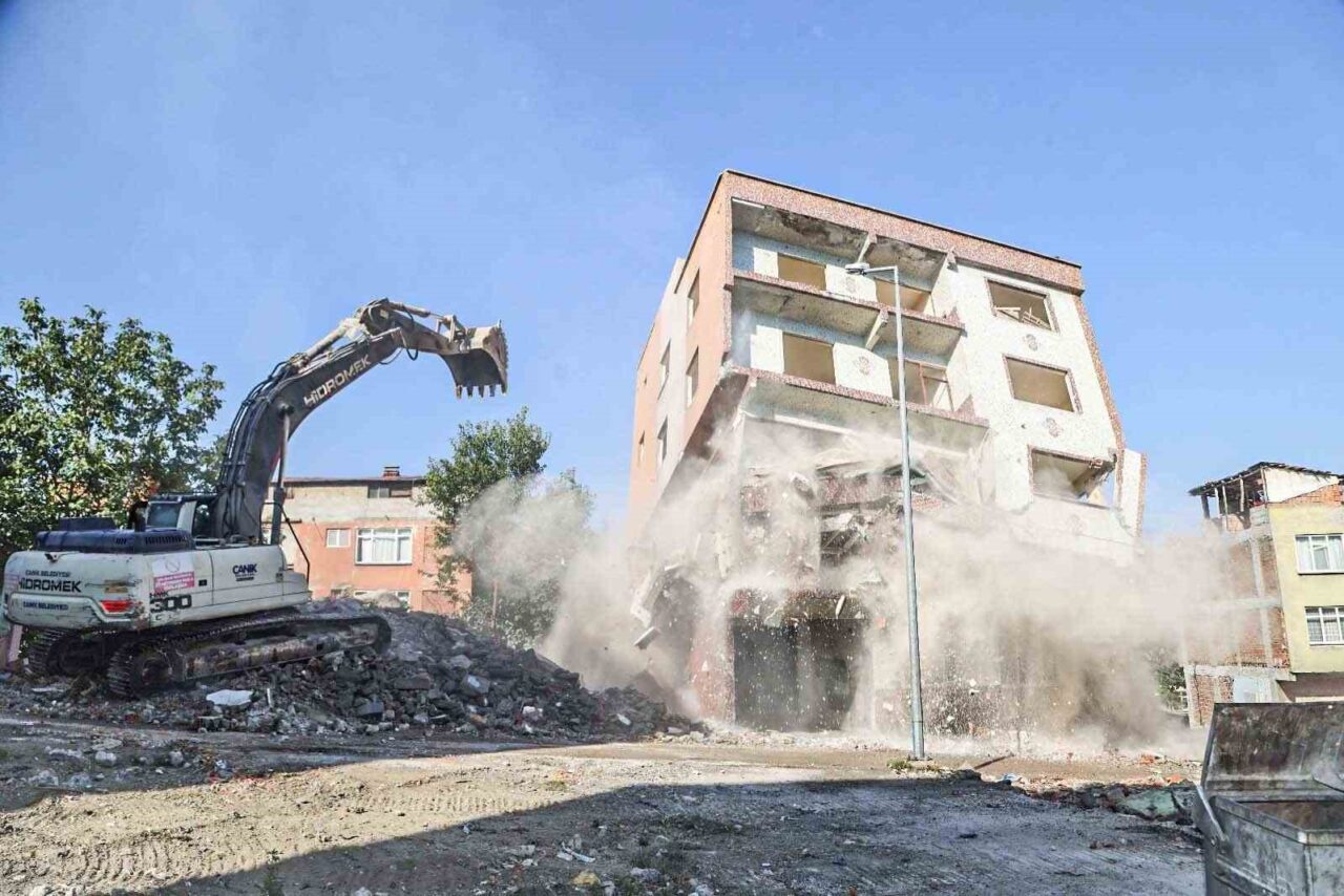 Canik’te depreme dayanıksız 741 bina yıkılıyor