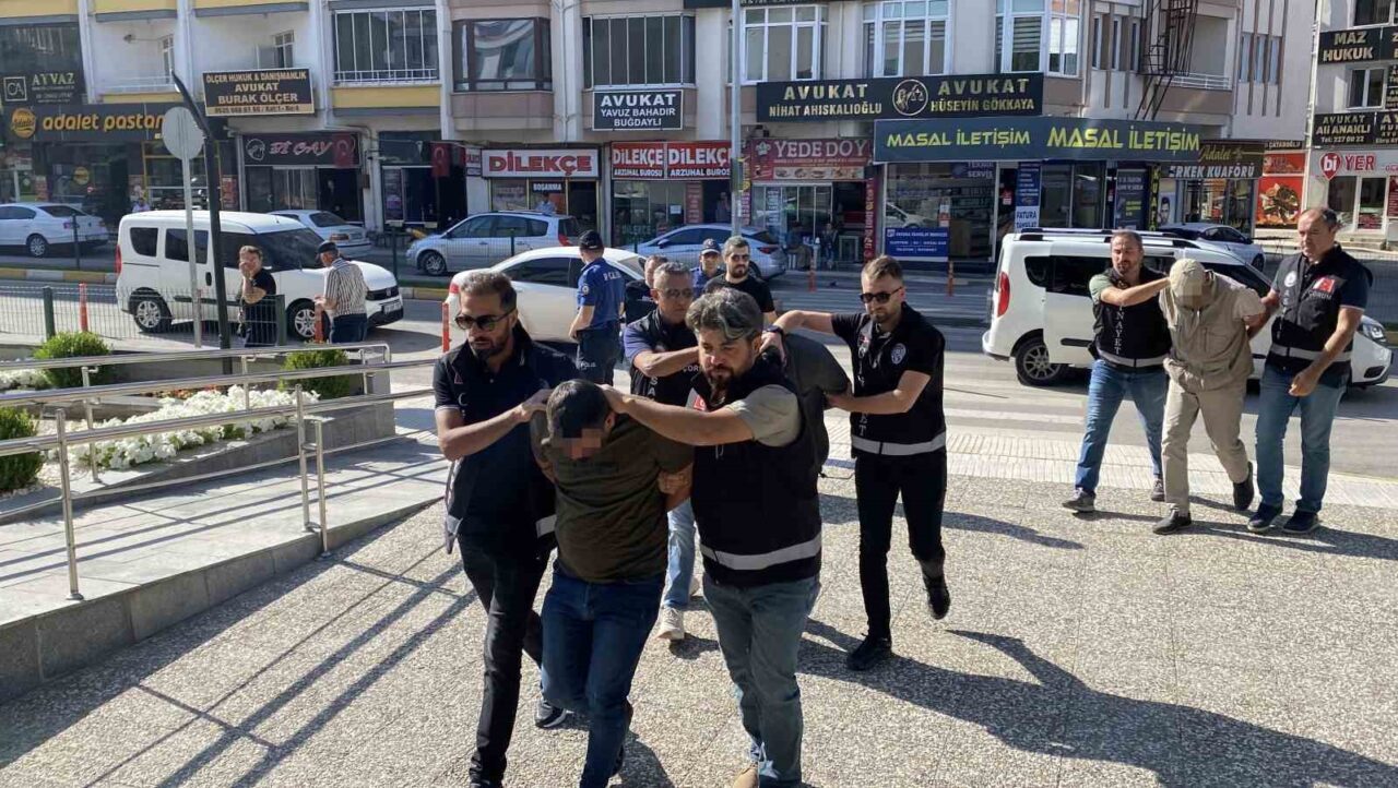 Çorum merkezli 4 ilde silah kaçakçılarına operasyon: 13 gözaltı