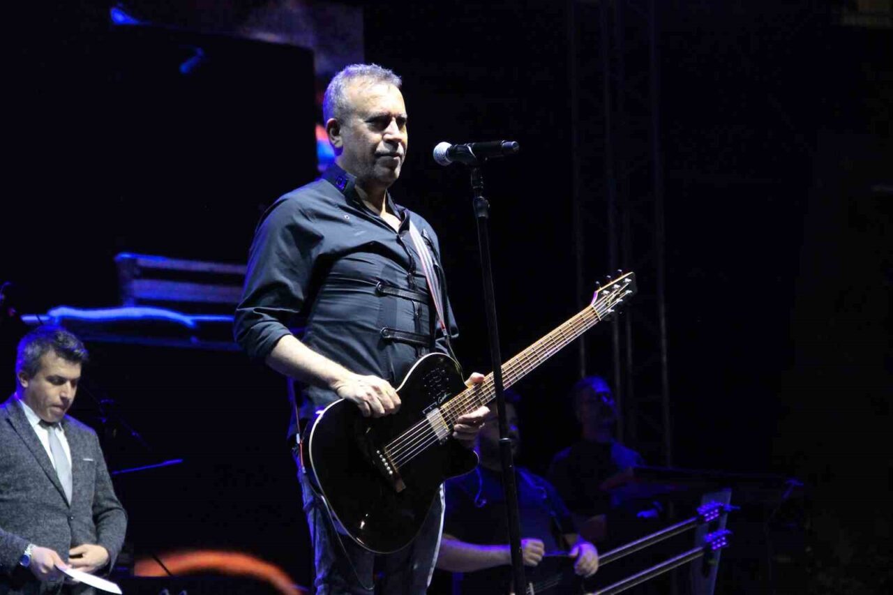 Çorum’da Haluk Levent ve Zara rüzgarı esti