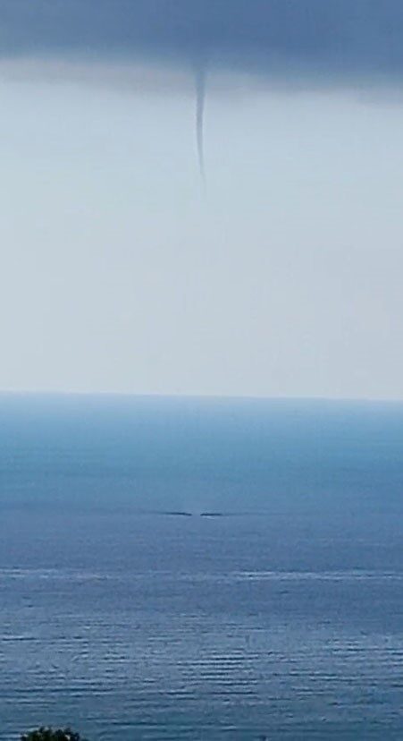 Denizdeki hortumu cep telefonları ile kaydettiler, böyle yorumladılar