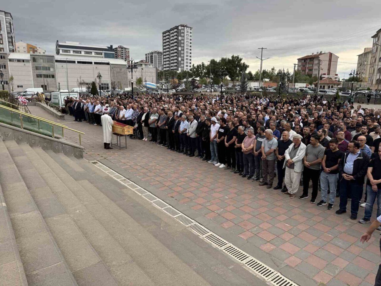 Feci kazada ölen çocuk gözyaşları arasında toprağa verildi