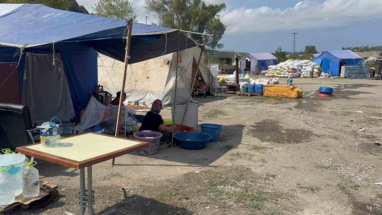 Fındık işçilerinin çadır hayatında her şey var, su ve elektrik yok