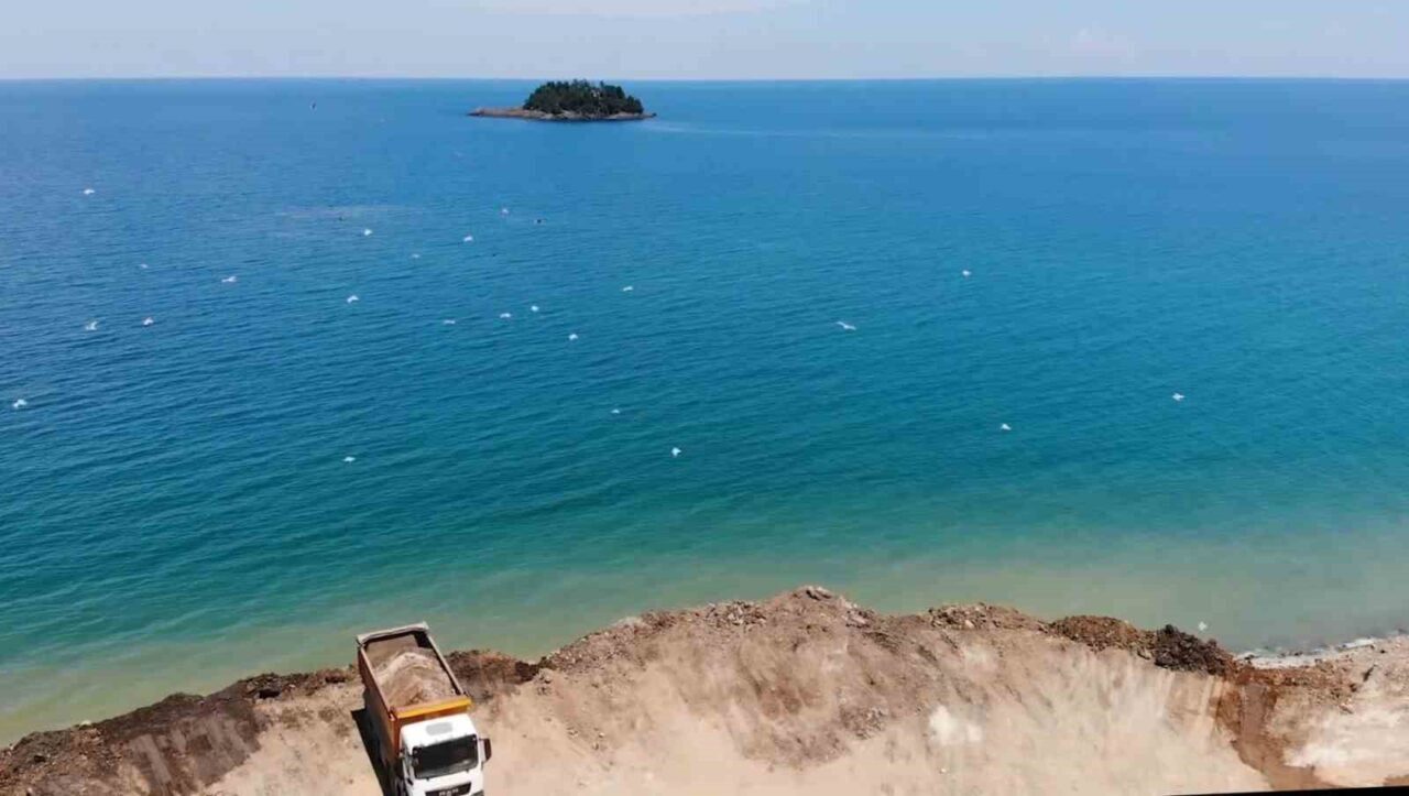 Giresun’da Karadeniz’in kıyısındaki çöplük, ekosistemi tehdit ediyor