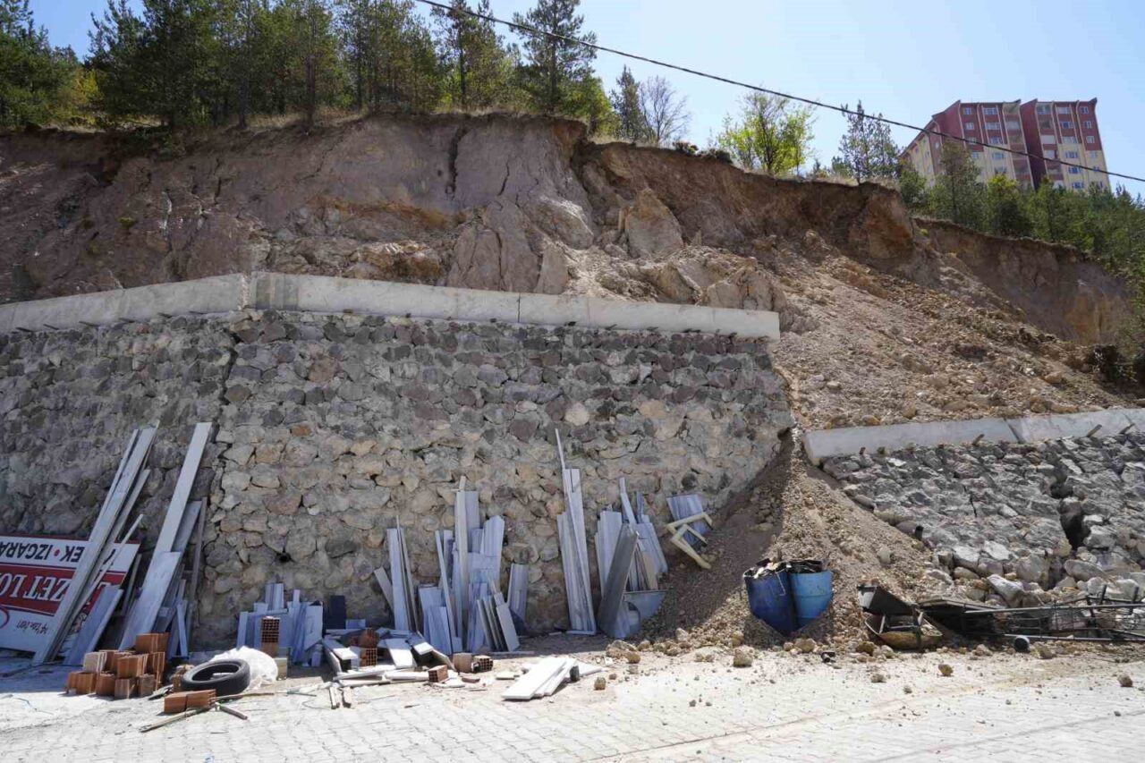 Gümüşhane’de sanayi sitesinde heyelan riski nedeniyle 25 iş yeri boşaltıldı