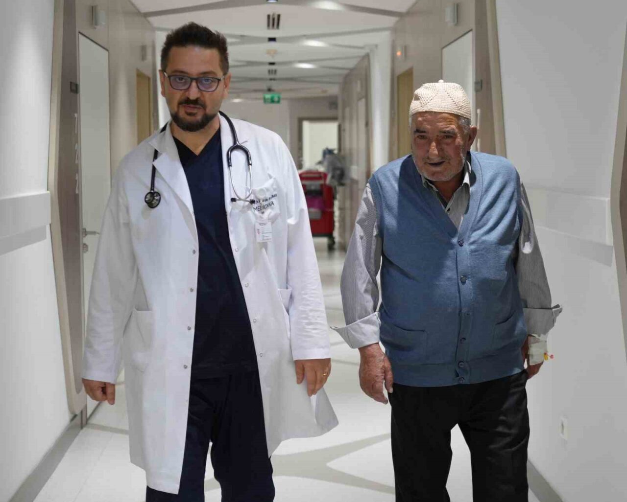 Günde 4 makineyle nefes alan hasta ’balon genişletme ve PRP’ tedavisi ile sağlığına kavuştu