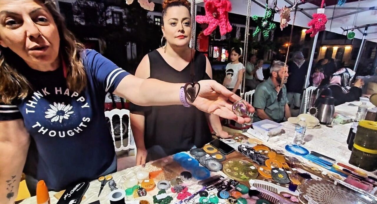 Hanımeli Pazarı kadınlara kazanç, çocuklara eğlence sağladı