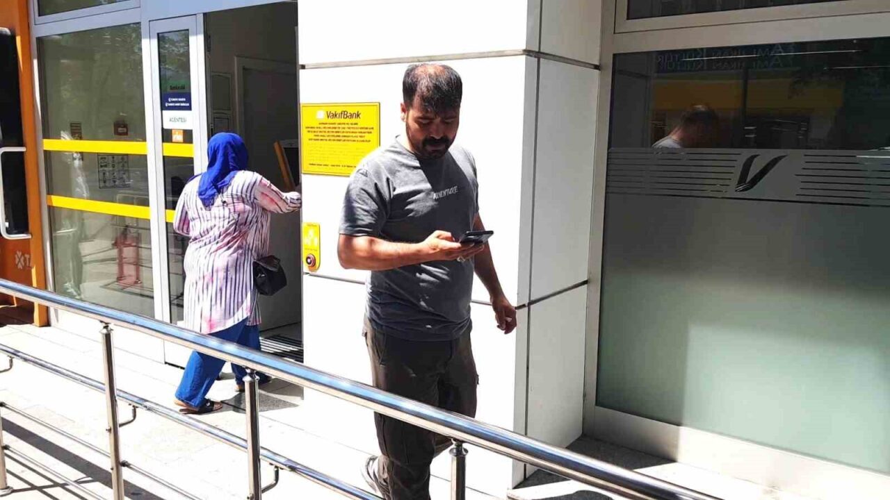 Kendisini arayan ’sahte polise’ inandı, bin 500 dolarından oldu