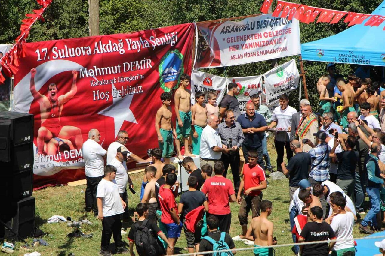 Mahmut Demir’in memleketine ‘şampiyona’ jesti