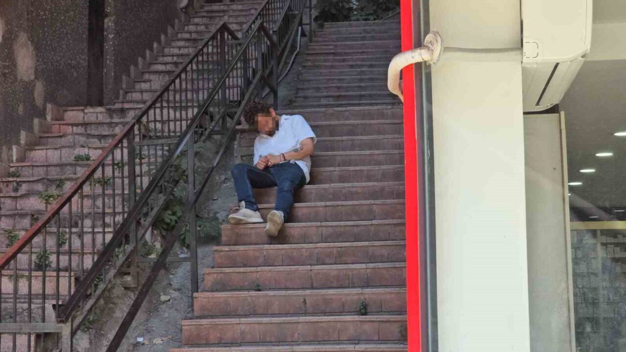 Merdivenlerde baygın bulunan kişi hastaneye kaldırıldı