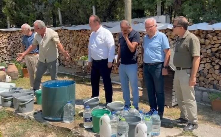 Milletvekili Akay, su sorunu yaşayan Yazıköy halkı ile bir araya geldi