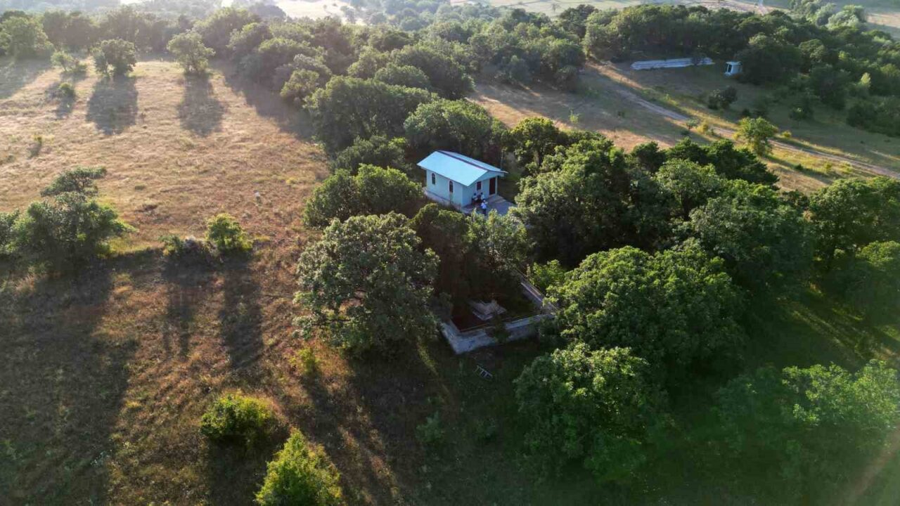 Ormanlık alandaki Horasan şehidi Genç Abdal türbesi manevi atmosferiyle mest ediyor