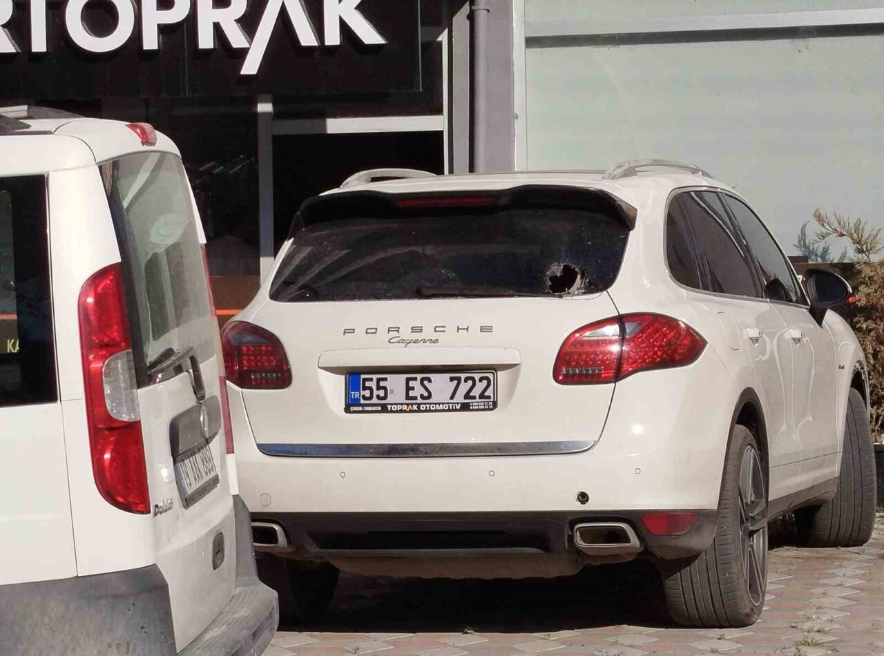 Osmancık’ta park halindeki araç kurşunlandı