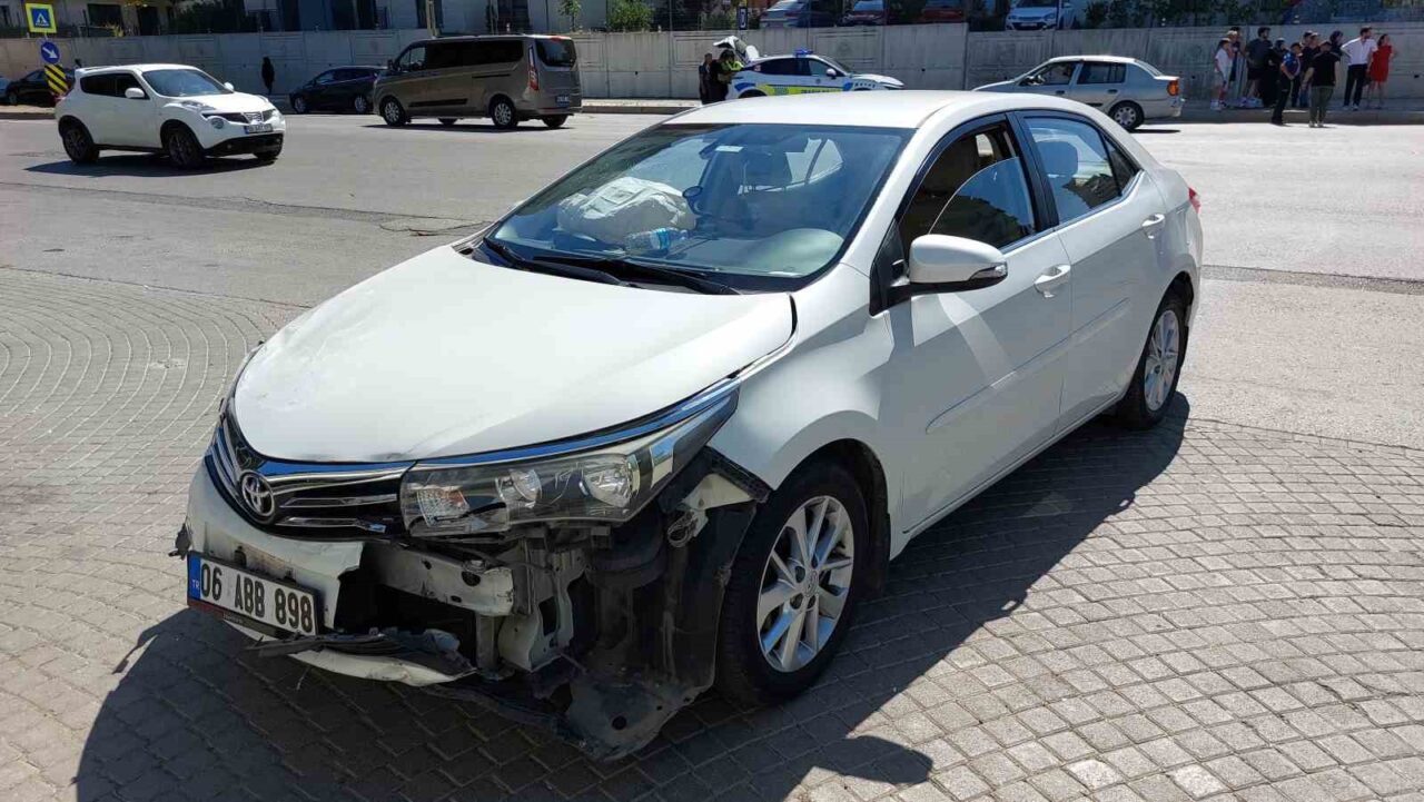 Samsun’da otomobil kamyonla çarpıştı : 3 yaralı