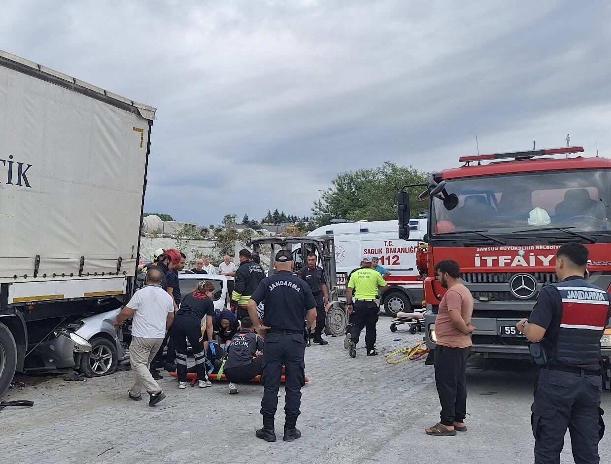 Samsun’da otomobil tırın altına girdi: 1 ölü, 3 yaralı
