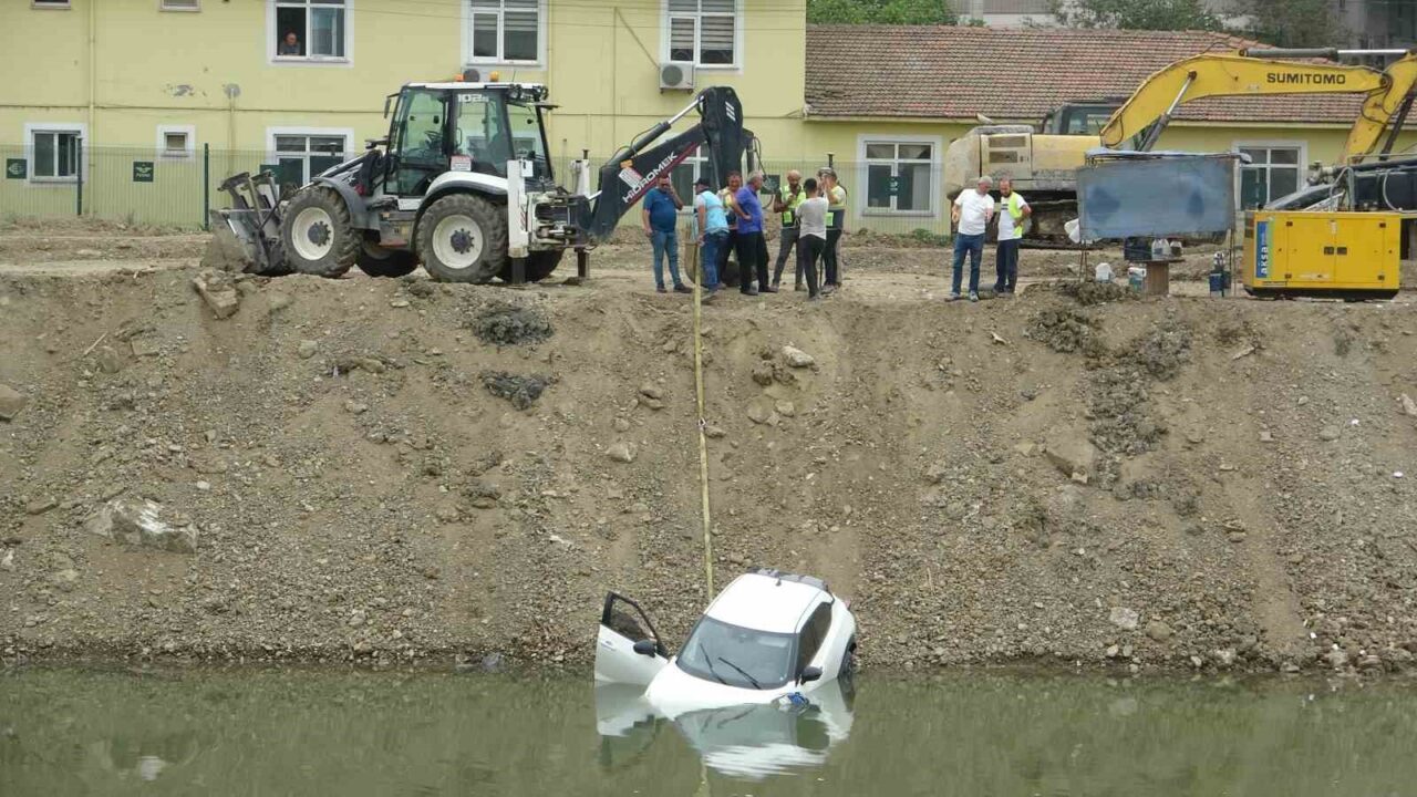 Samsun’da SUV araç ırmağa düştü, 3 kişi ölümden döndü
