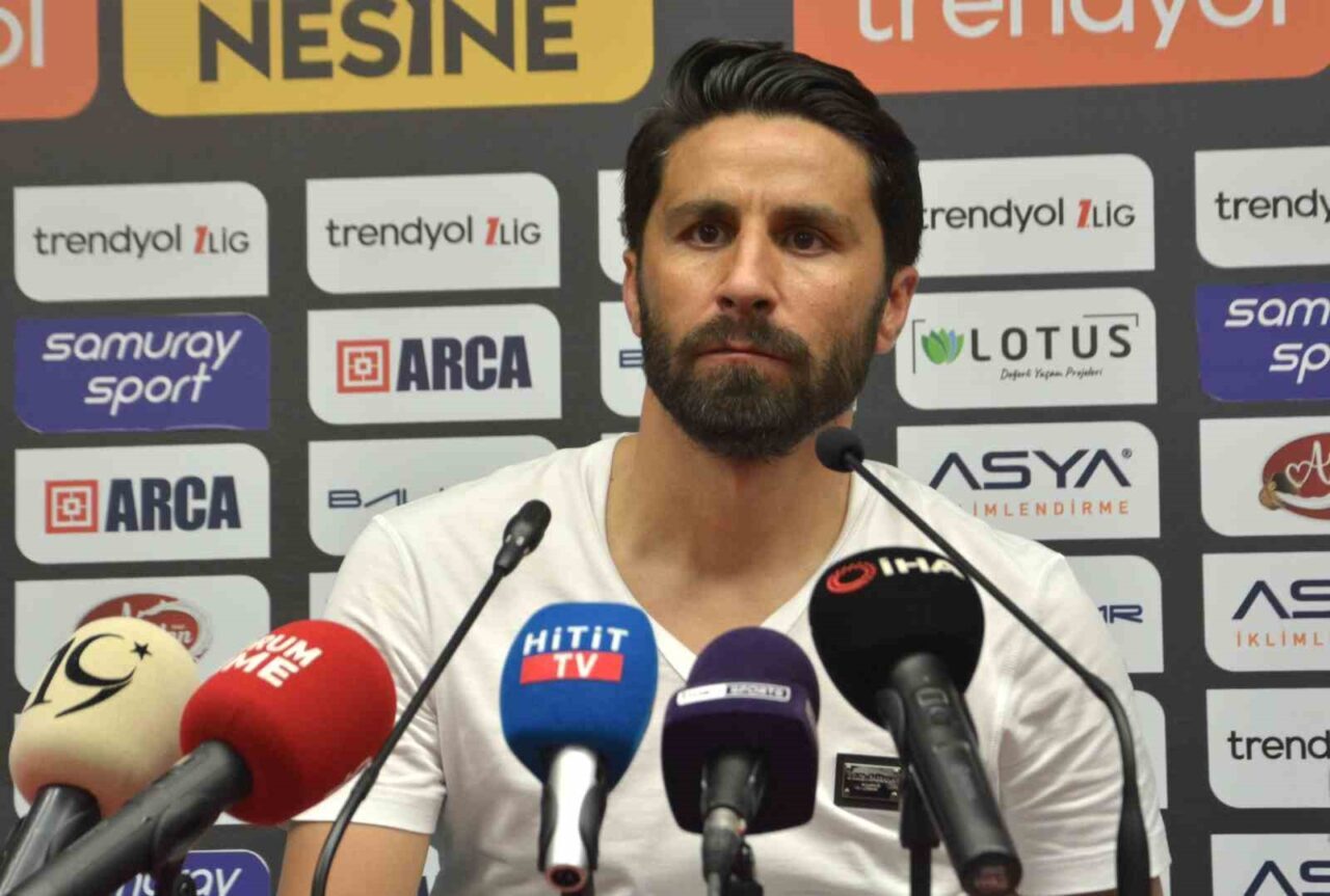 Şenol Can: "Son dakikada tartışılır bir penaltı kararıyla 2-1 mağlup ayrıldık"