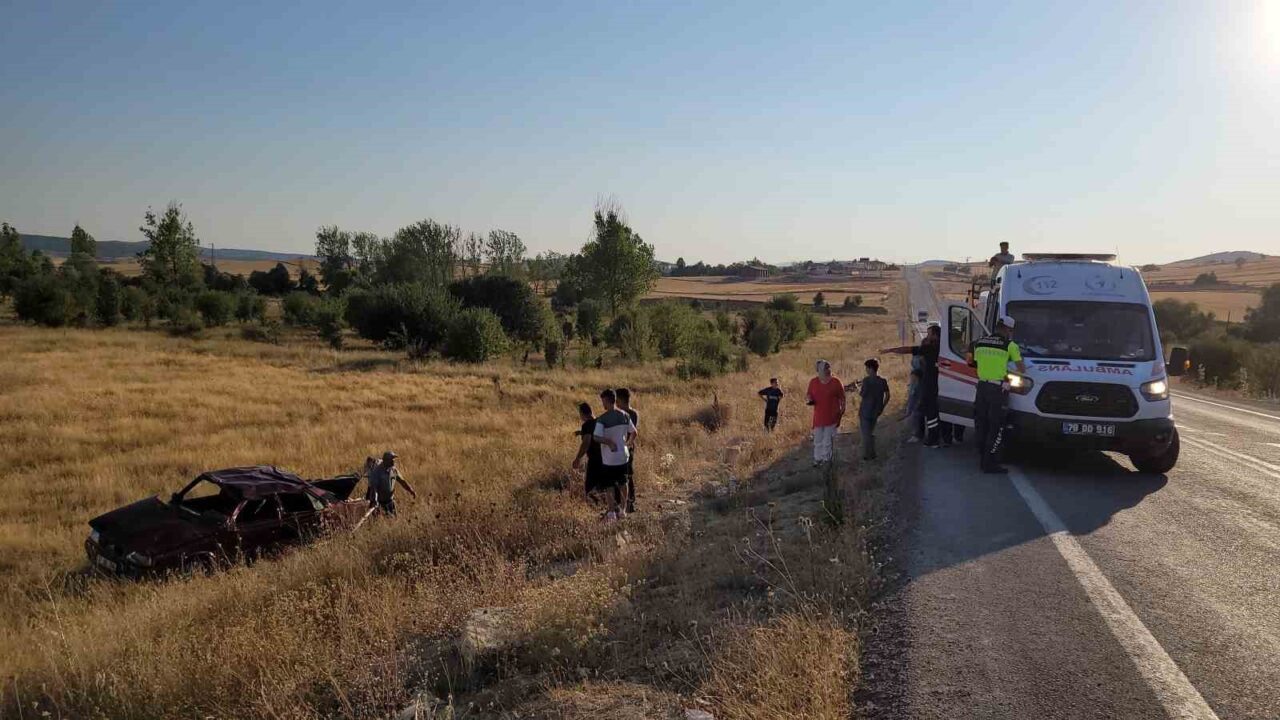 Takla atan otomobil tarlaya uçtu: 1’i ağır 5 yaralı