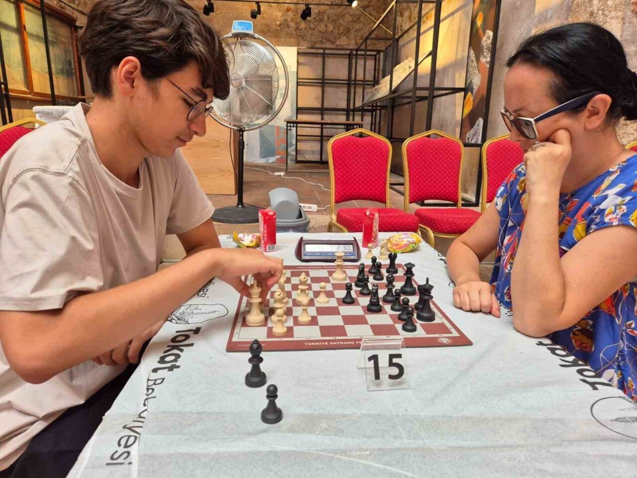 Tokat’ta gençler satrançla strateji ve zekada yarıştı