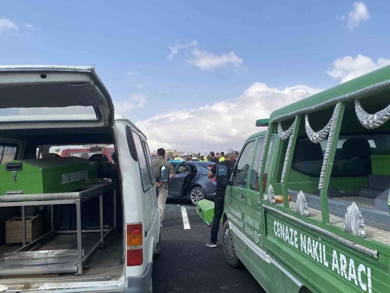 Tokat’ta iki otomobil kafa kafaya çarpıştı: 4 ölü, 1’i ağır 2 yaralı