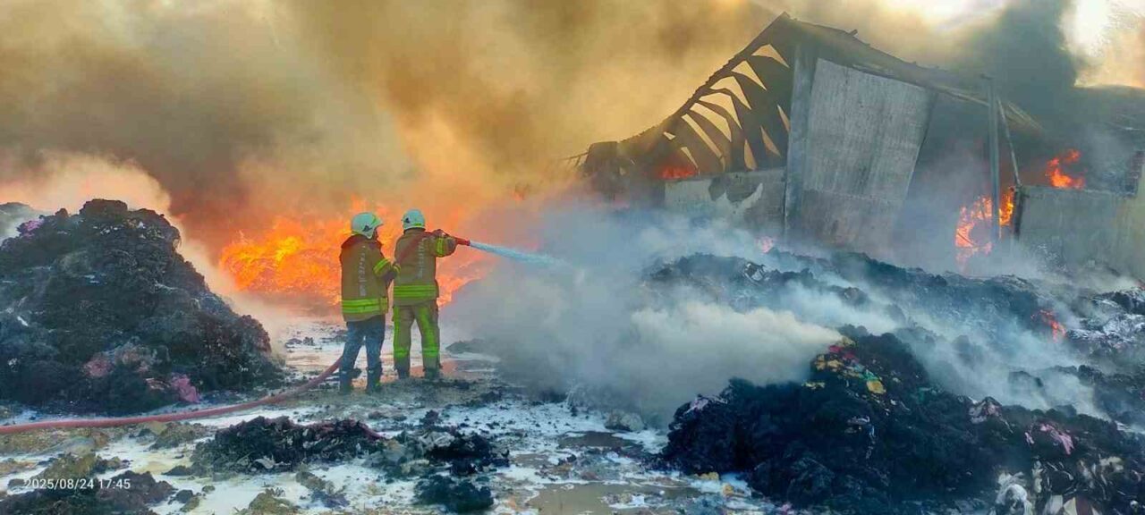Tokat’ta kumaş geri dönüşüm deposunda çıkan yangın kontrol altına alındı