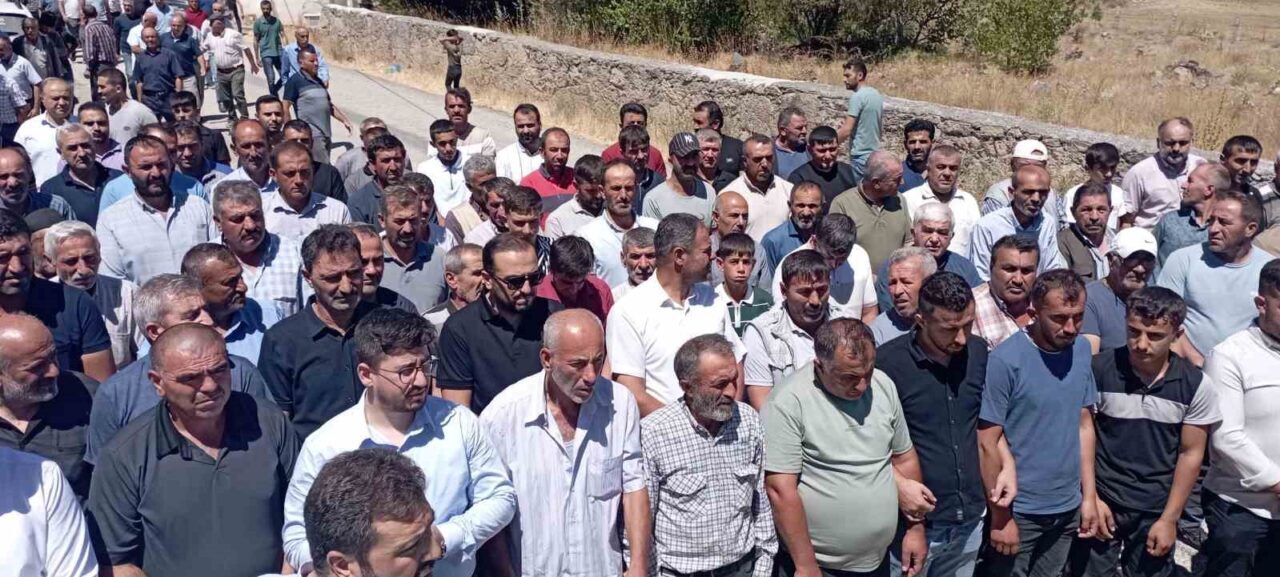 Traktörden atlayarak hayatını kaybeden Südüpak son yolculuğuna uğurlandı