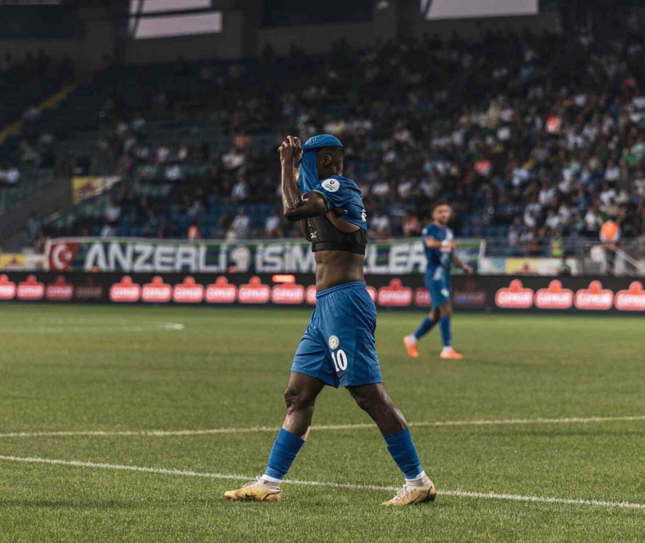 Trendyol Süper Lig: Çaykur Rizespor: 0 - Göztepe: 0 (İlk yarı)