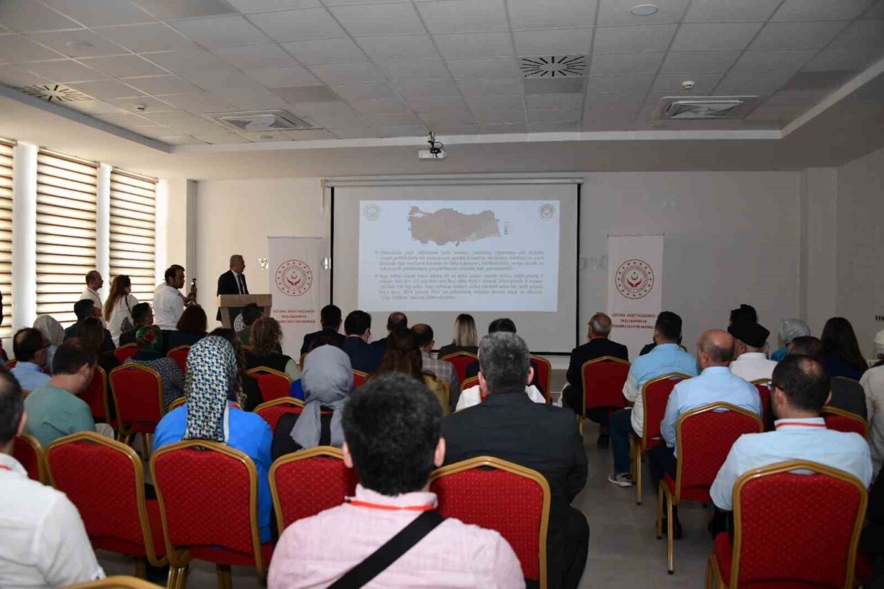 Vali Dallı: "Yaşlılarımızın ülkeye katkı vermeye devam etmelerini sağlayacak imkanlar oluşturmak son derece önemli"