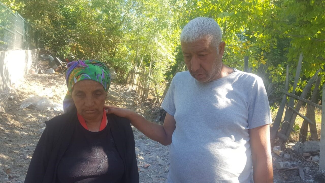 Zonguldak’ta 4 kişilik aile yıkılan evlerinin ardından sokakta kaldı