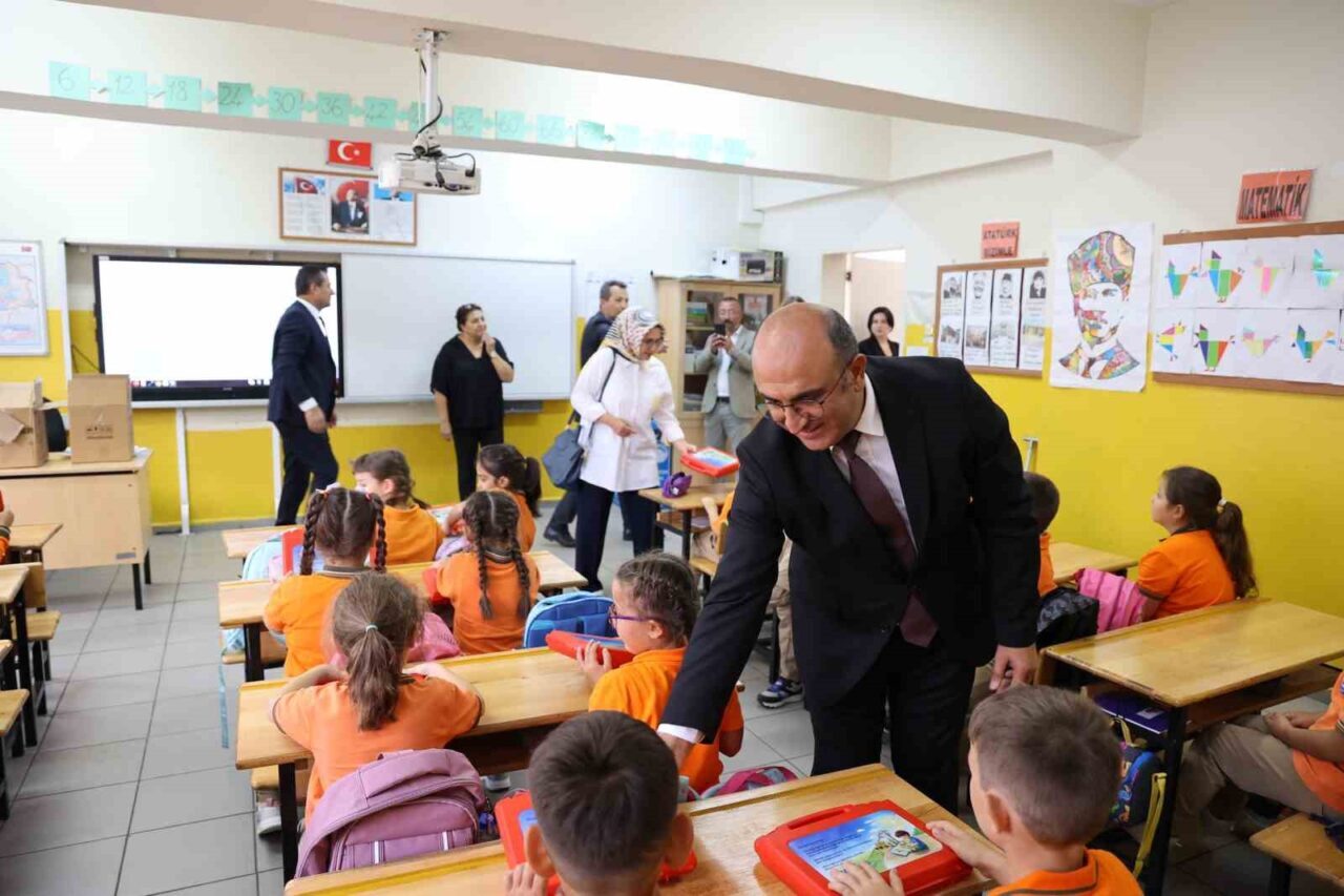 5 ilde 4 bin öğrenciye boyama seti desteği