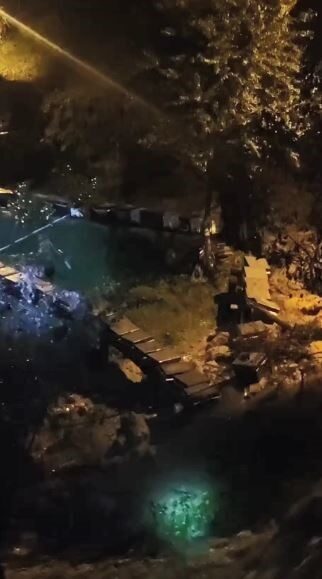 Artvin’in Borçka ilçesinde arı kovanları gece sel suları ve heyelana kapıldı