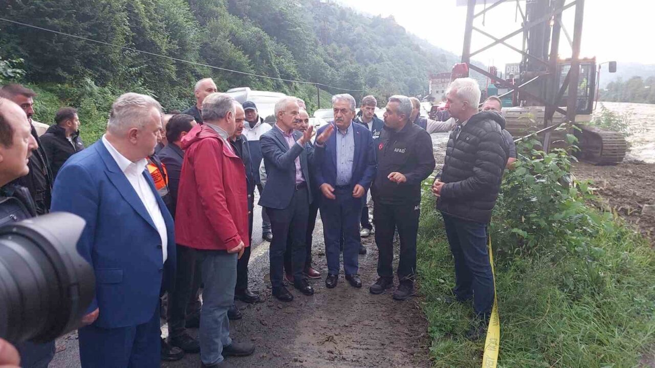 Bakanlar Uraloğlu ve Bak Rize’de sel bölgesinde