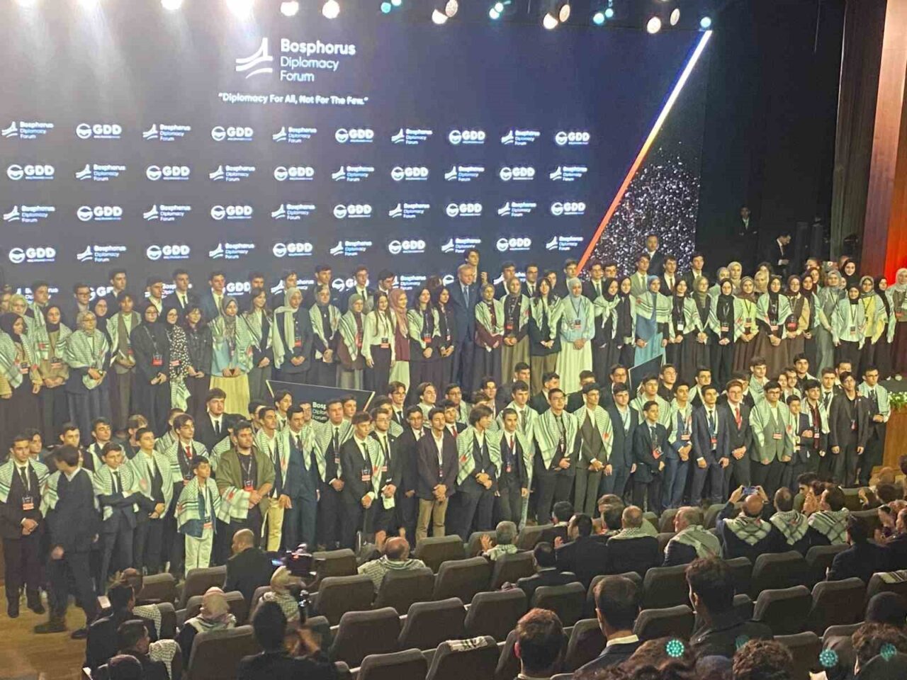 Cumhurbaşkanı Erdoğan: "Soykırım şebekesinin başı, BM Genel Kurulu’nda yalanları ve tehditlerini dinleyecek kimse bulamadı ve boş koltuklara konuştu"