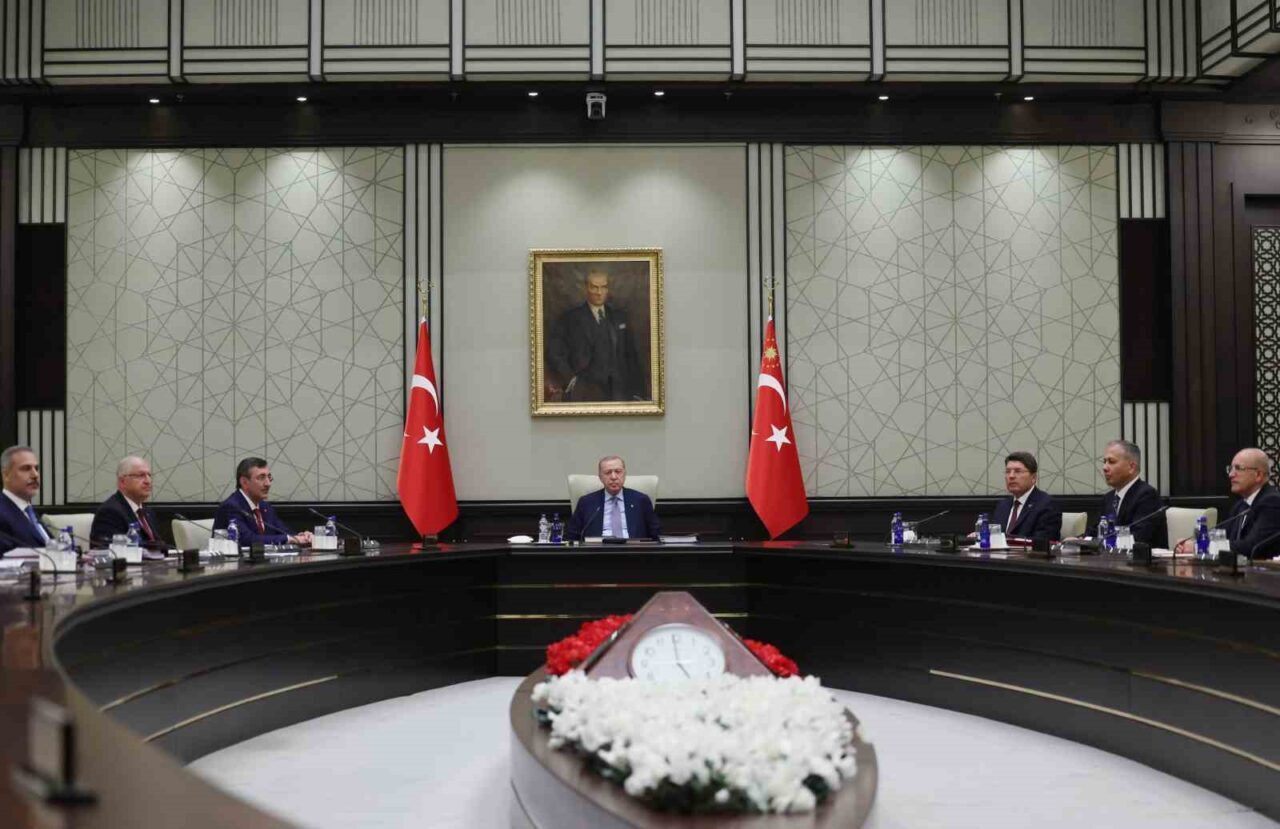 Cumhurbaşkanı Recep Tayyip Erdoğan başkanlığındaki Milli Güvenlik Kurulu (MGK), Cumhurbaşkanlığı Külliyesi’nde  toplandı.