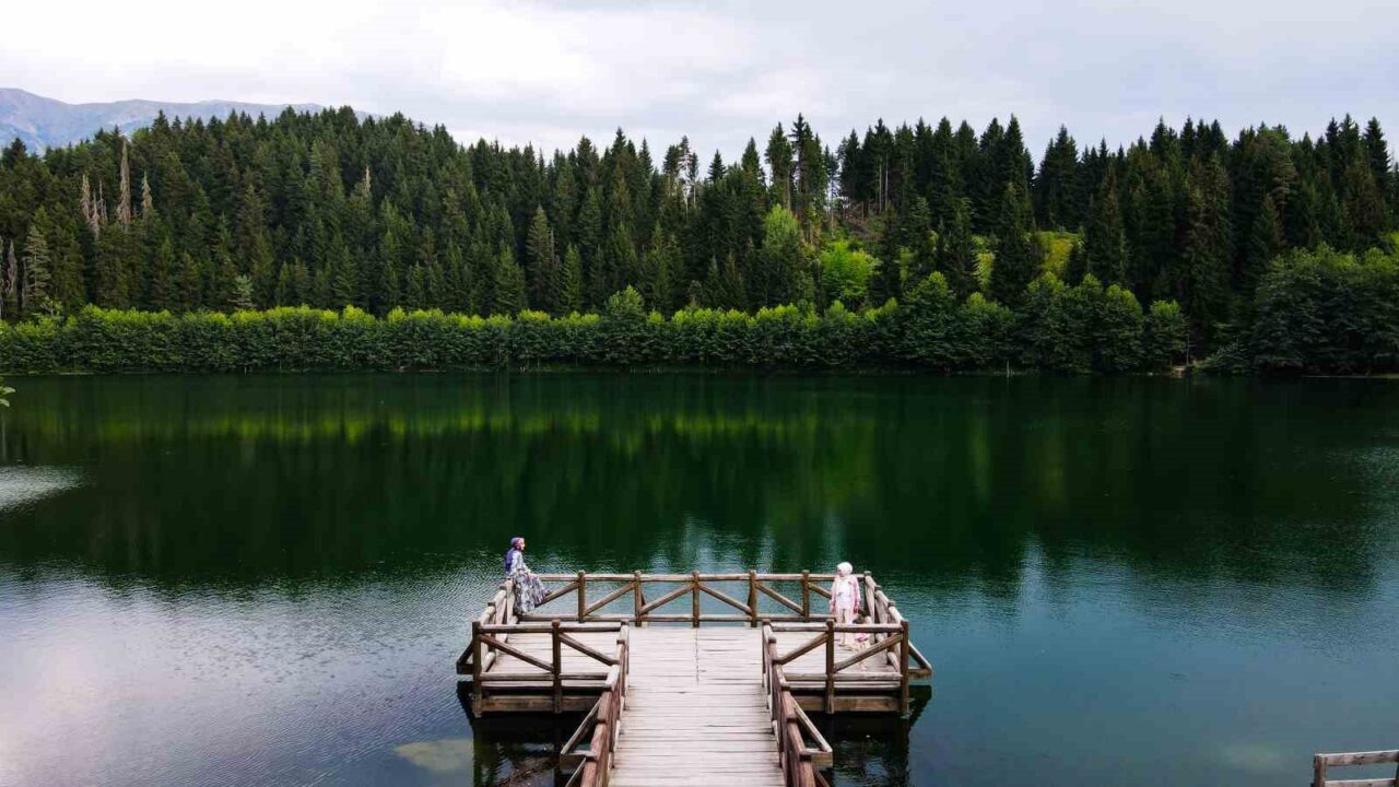 Doğanın kalbinde huzur: Karagöl ziyaretçilerini mest etti