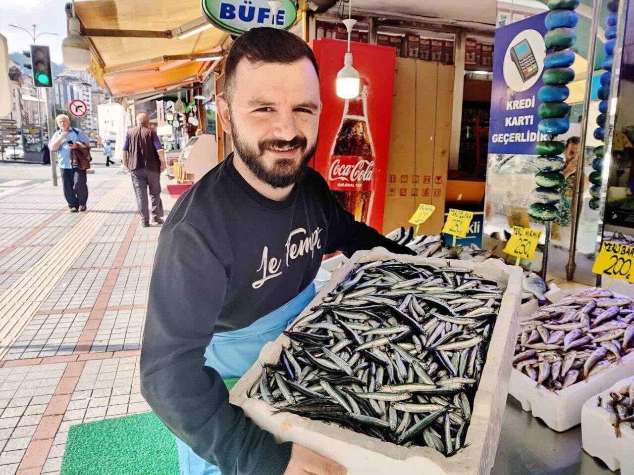 Hamsi Rize’de tezgaha düştü